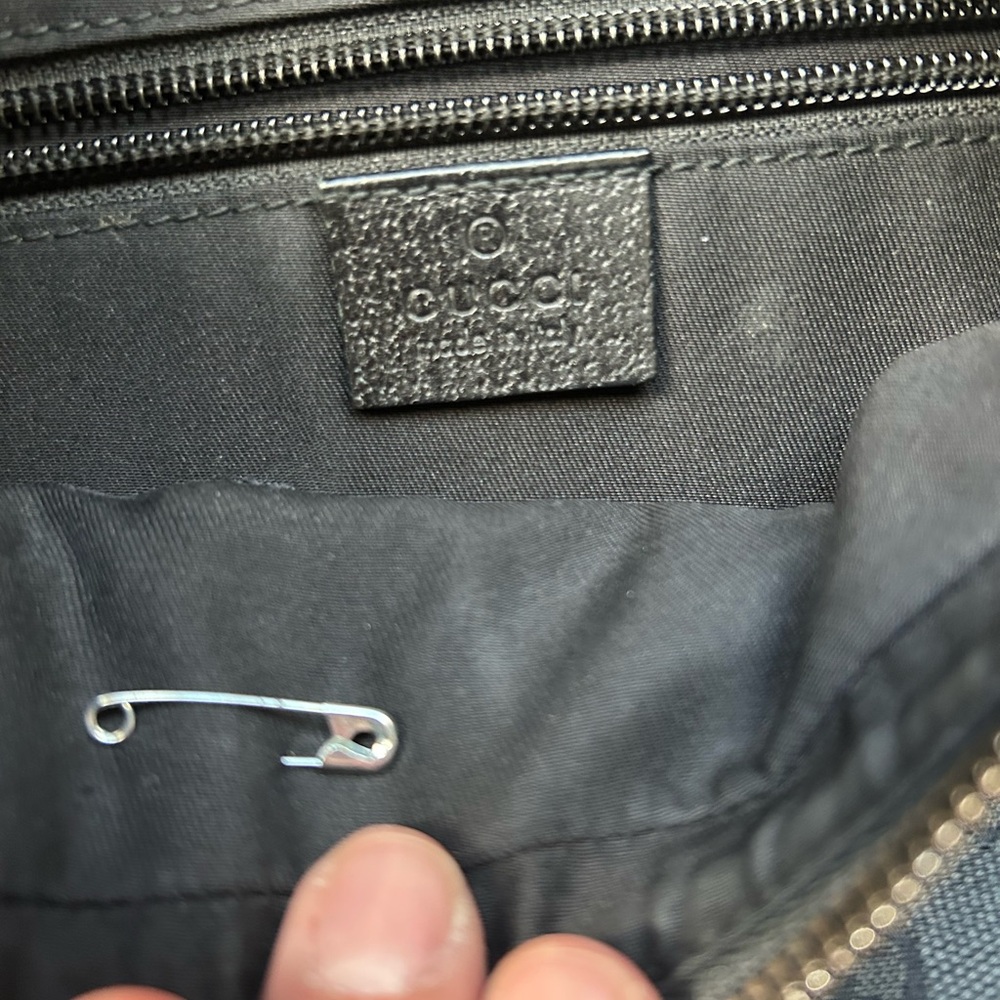 Gucci Black Monogram Bag with Embellished Bee - Picture 10 of 15